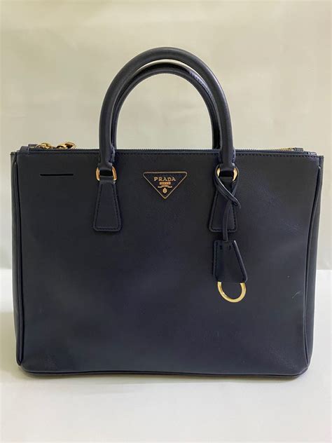 tas prada saffiano navy|Prada Livermore.